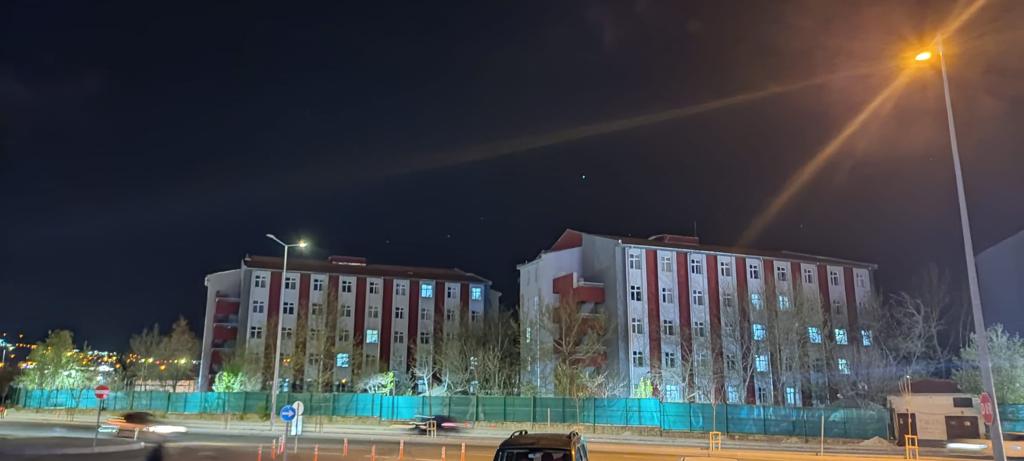 rezaletysam's tweet photo. biz söylemekten yorulduk ama yurtlarda hâlâ Br değişiklik yok bu fotoğraflarda bile boş olan yurtlard aşu an bu kadar birl insan yok daha neyi bekliyoruz biz ne zman bitecek bu mağduriyet @ProfFatihAltun @oozkanerciyes https://t.co/A9WiHL22F7