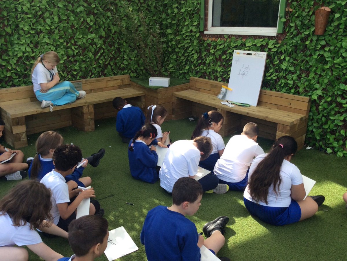 GSPSMorocco's tweet photo. Great to see our phonics groups enjoying some outdoor learning this morning.@GwladysStPrim #GSPSPhonics @GSPSMorocco https://t.co/fWCSA6l9wd