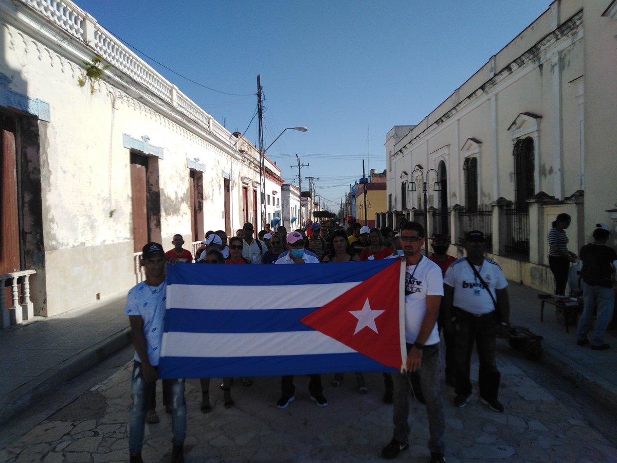MayraLluis62330's tweet photo. Los trabajadores de la Unidad Empresarial de Base Manzanillo perteneciente a la Universal Granma estaremos presentes en el desfile por el Primero de Mayo. 
#ALaPatriaManosYCorazon https://t.co/kWyIAjkOHo