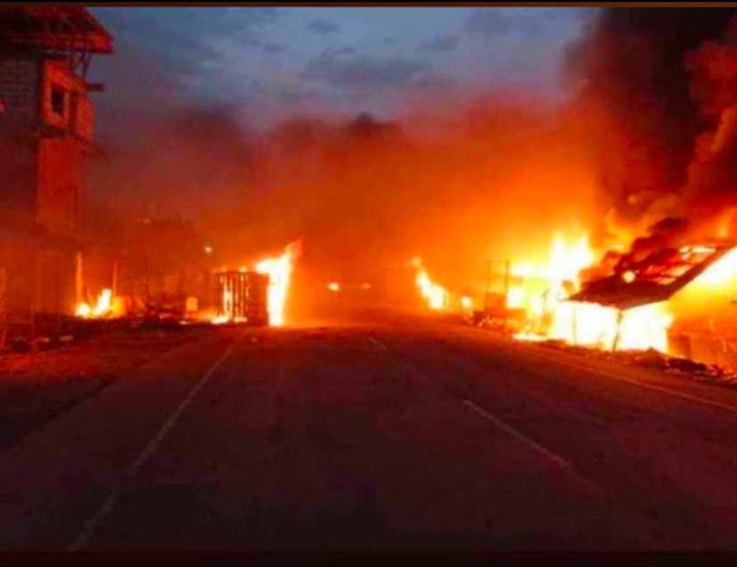 AnilJha58772137's tweet photo. We voiced our grievances through a peaceful rally and this is the response we received!!!
#manipurisburning #ManipurOnFire #TribalLivesMatter #CommunalCMBiren #Churachandpur https://t.co/lCmQCkOlYI