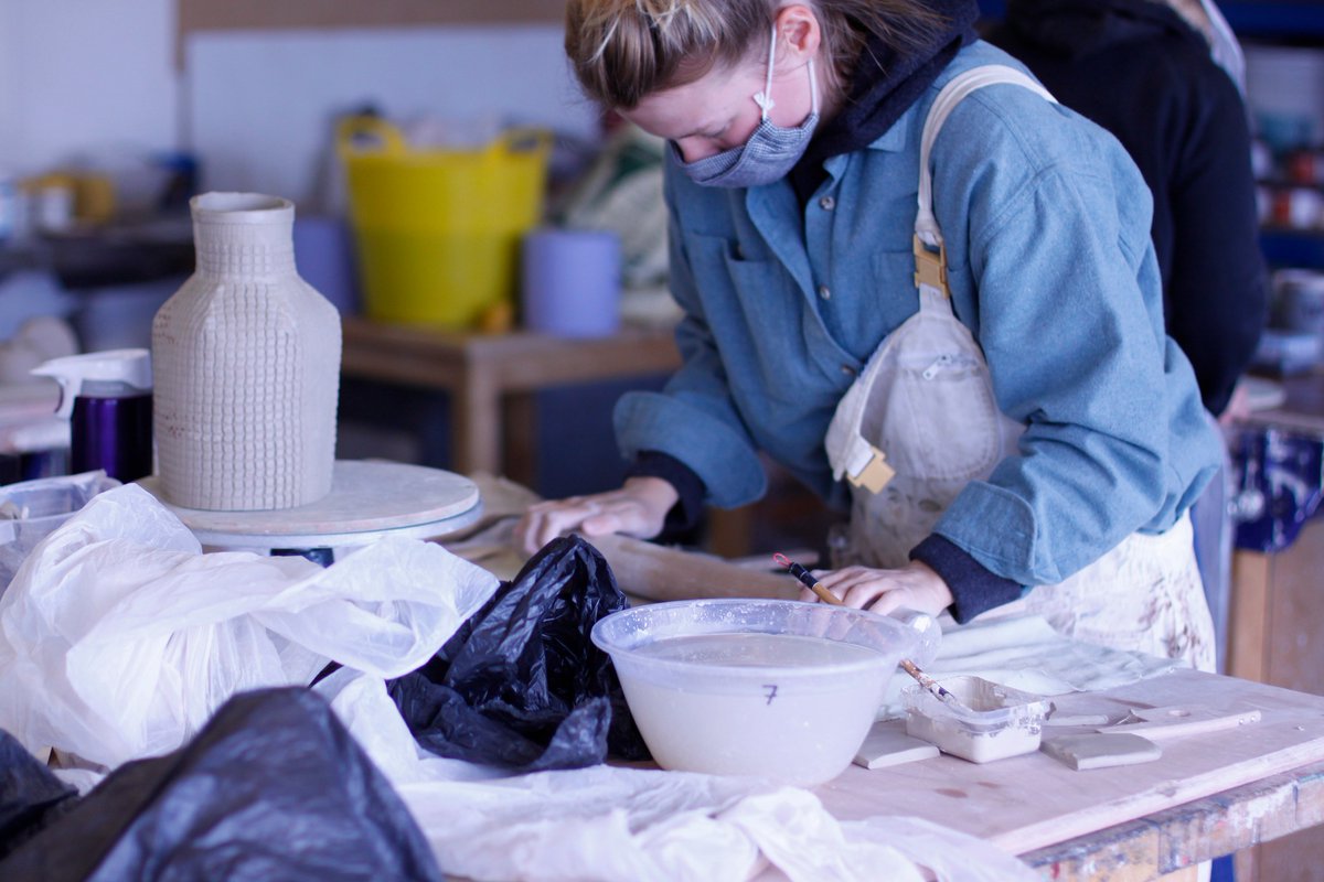 LondonSculpture's tweet photo. Introduction to Sculptural Ceramics course (Sat &amp; Sun 17 - 18 June) Make functional items like tableware or a conceptual sculpture with wild textures on our Introduction to Sculptural Ceramics course! https://t.co/jisQgTUXQj  #ceramics #clay #tableware #sculpture #kiln #handbuild https://t.co/NWL0ycXpcq