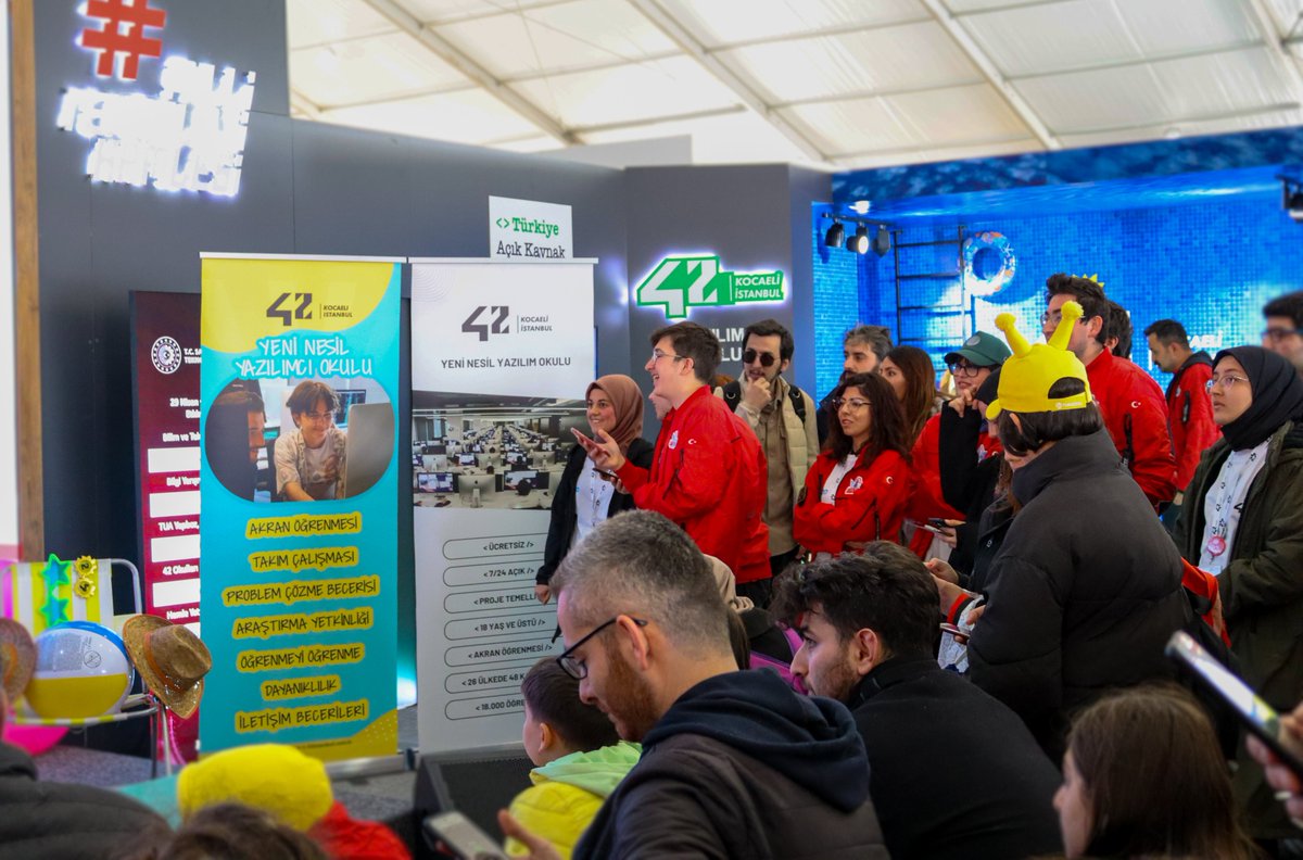 42 Yazılım Okulları olarak bu yıl öğrencilerimiz ve yazılım severler ile birlikte Teknofest’te harika bir deneyim yaşadık! 🎉

Gerçekleştirdiğimiz yarışmalarla okulumuzu tanıtırken ziyaretçilerimize de heyecan verici bir yolculuk sunduk ✨