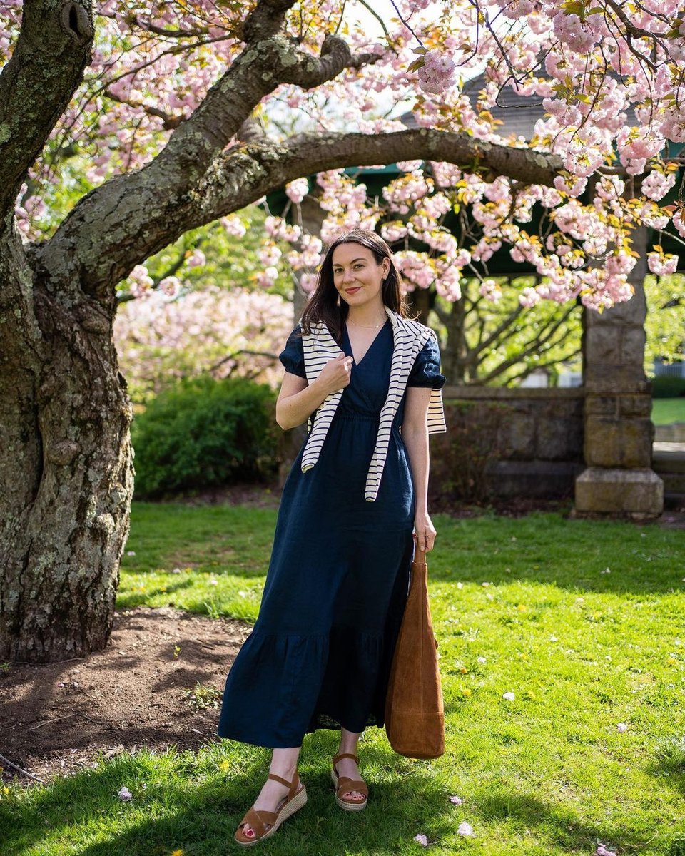 Catch <a href="/carly/">Carly A. Riordan</a> floating around in our Vivvie Linen Midi Dress, available in sizes 6-24 and Regular and Short lengths so no one is missing out this Summer✨

fatface.com/women/clothing…