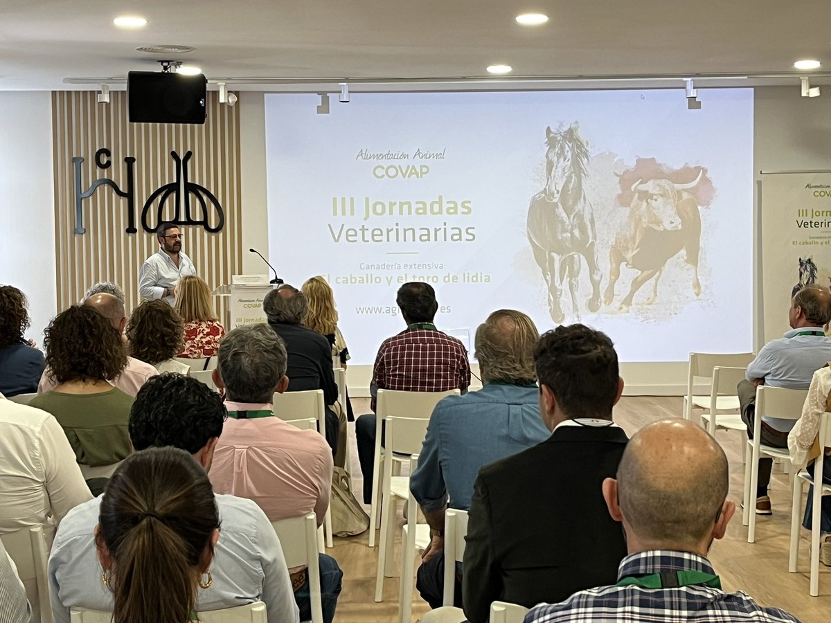 eleonp's tweet photo. Hoy @Covap #AlimentacioAnimal @m_luzmartinez en @Yeguada_Cartuja celebrando JORNADAS VETERINARIAS Gracias @juditanda @JaenTellez @AndaluciaJunta @AgriculturAnd @Alex_MdeLeon @AlltechSpain @Alltech #PepeRoquet por formar a veterinarios y ganaderos https://t.co/lSkA4kaMfG
