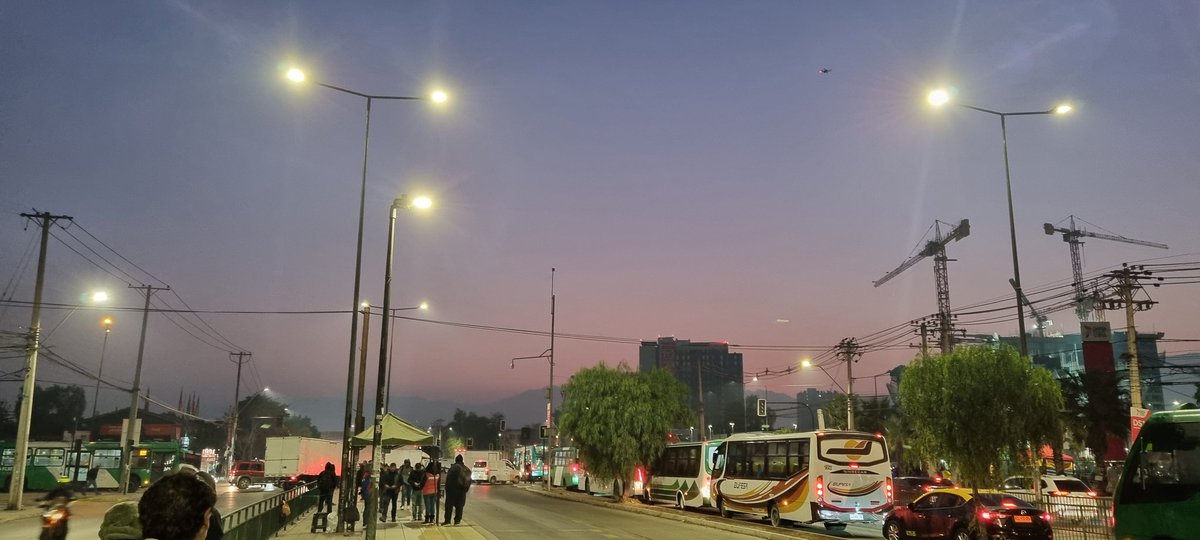 fcsanchezr's tweet image. Semáforos @SemaforosCL descompuesto en departamental con cerrillo, paraderos repletos se necesita urgente reparación y apoyo de @Carabdechile para dirigir el tránsito. @PACmunicipio