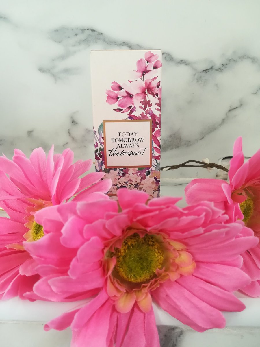 CkoBlog's tweet photo. 🌺Can you tell floral scents make me happy? This one is from @avonsouthafrica consists of notes of neroli flowers (fragrant white flower blossoms of bitter orange trees) magnolia & amber.
What is your signature scent?
#ChooseAvonFragrances #AvonRepSA #TeamAvon https://t.co/TWNMGVpjwZ