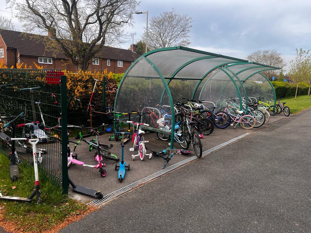 So lovely to see so many children are cycling and scooting to school 🚲 🛴