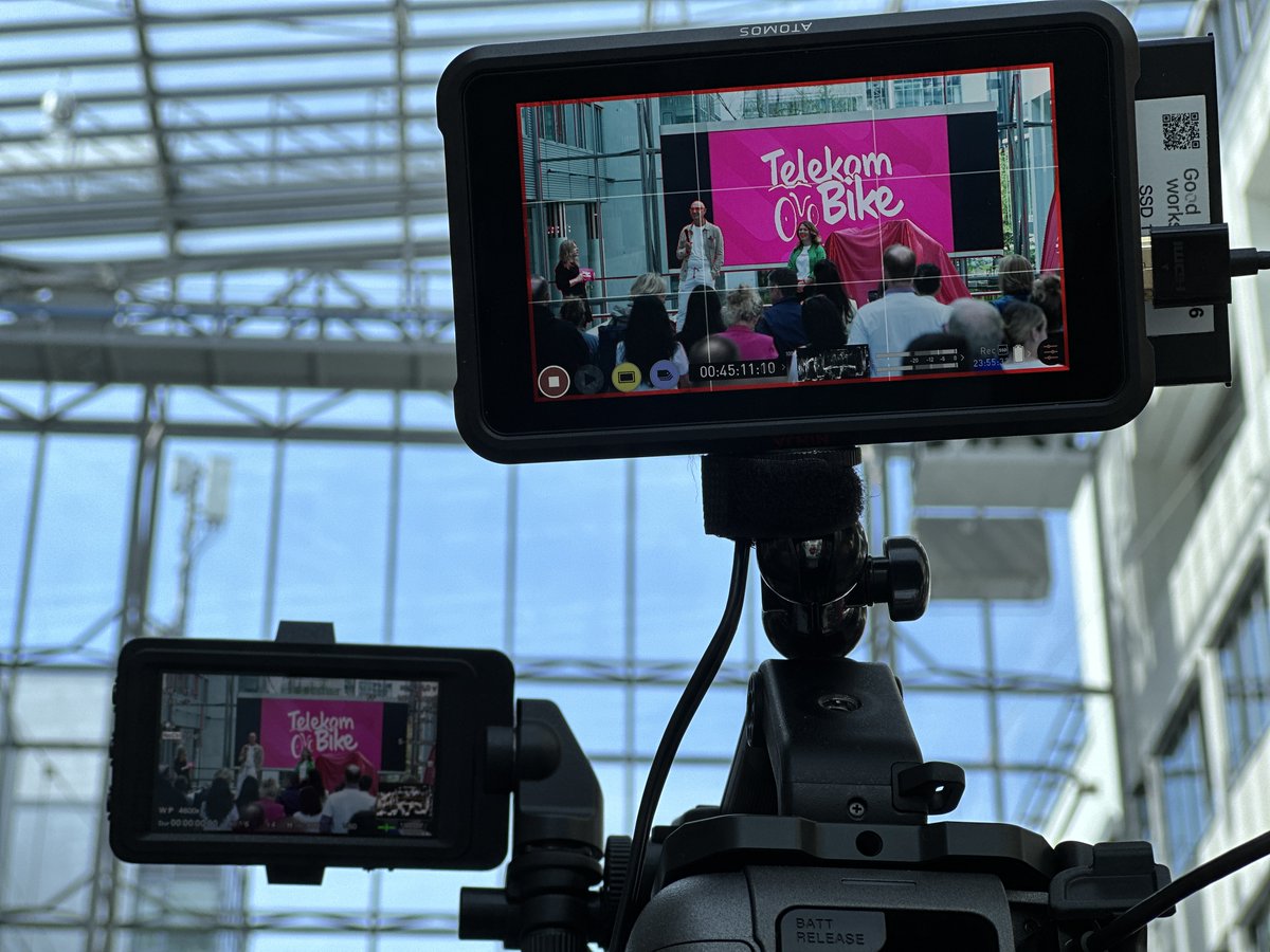 deutschetelekom's tweet photo. Tadaa!🎉Wir haben heute das Telekom Bike vorgestellt, welches sich Mitarbeitende ab sofort als Gehaltsumwandlungs-Fahrrad bestellen können. Cooles Design trifft neuste Technologie und #Nachhaltigkeit in der Produktion.🤩 Ein wichtiger Schritt Richtung nachhaltige #Mobilität.🚲 https://t.co/em2NRm80IZ