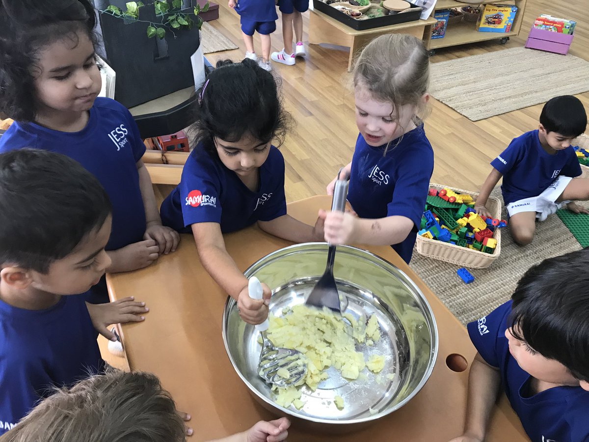 It was an exciting week <a href="/JESSJumeirah/">JESS Jumeirah</a> the potatoes were ready to harvest. Look at our growing potatoes journey, from the garden to the table. #JESSJumLearning #Reallifelearning #JESSJumScience 🥔 🌱