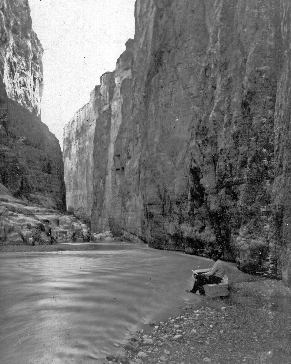 TracesofTexas's tweet image. In October 1899, U.S. Geological Survey (USGS) geologist Robert T.  Hill led a six man expedition to explore and document the canyons of the  Rio Grande, a place he described as "the longest and least known."  Traveling in three boats, the expedition took nearly an entire month…
