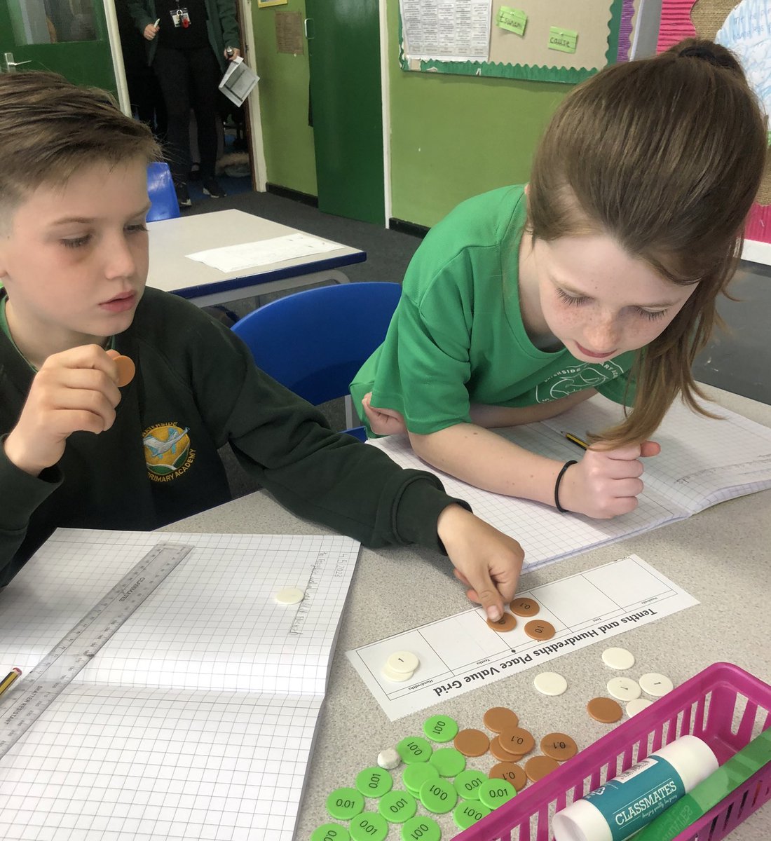 Ver_WPA's tweet image. Excellent work on decimals this morning- ask us about tenths and hundredths! #WatersideMaths