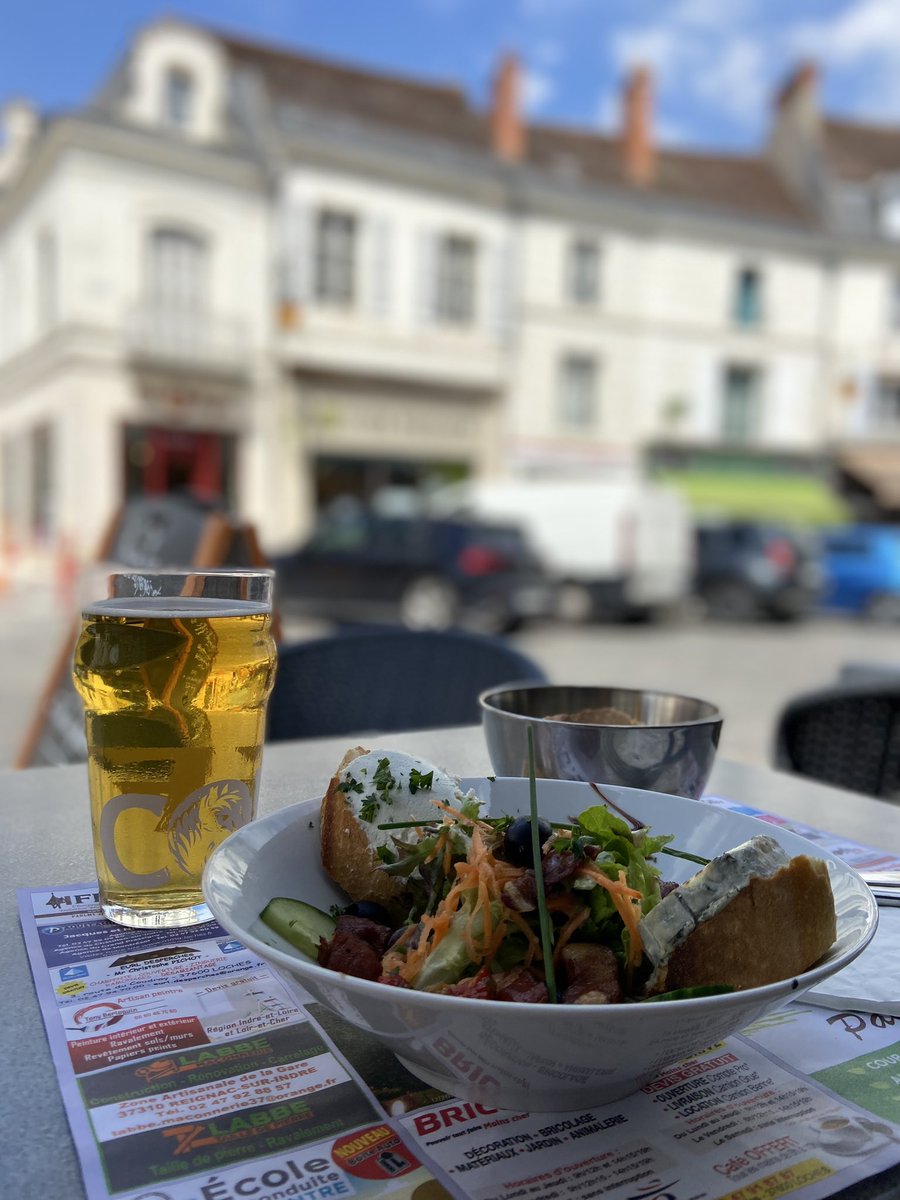 I’m at a small brasserie in a relatively large city in 🇫🇷. 90% of the customers are on their lunch break, enjoying a 3-course meal (and a glass of wine/beer) for €12. They’ll take at least an hour (possibly 90 mins) to eat. Life in 🇫🇷 is often so different from the 🇬🇧!