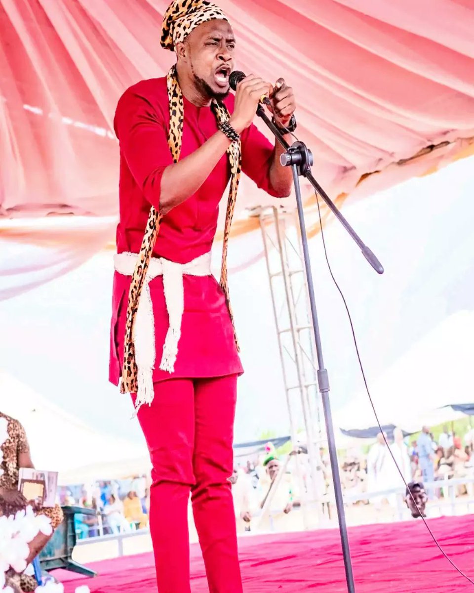 wildeemanfa's tweet photo. We made history with poetry at Ilum OTarok, 2023.
#proudlytarok
#poet
#poetrycommunity https://t.co/YFyip3vNfp
