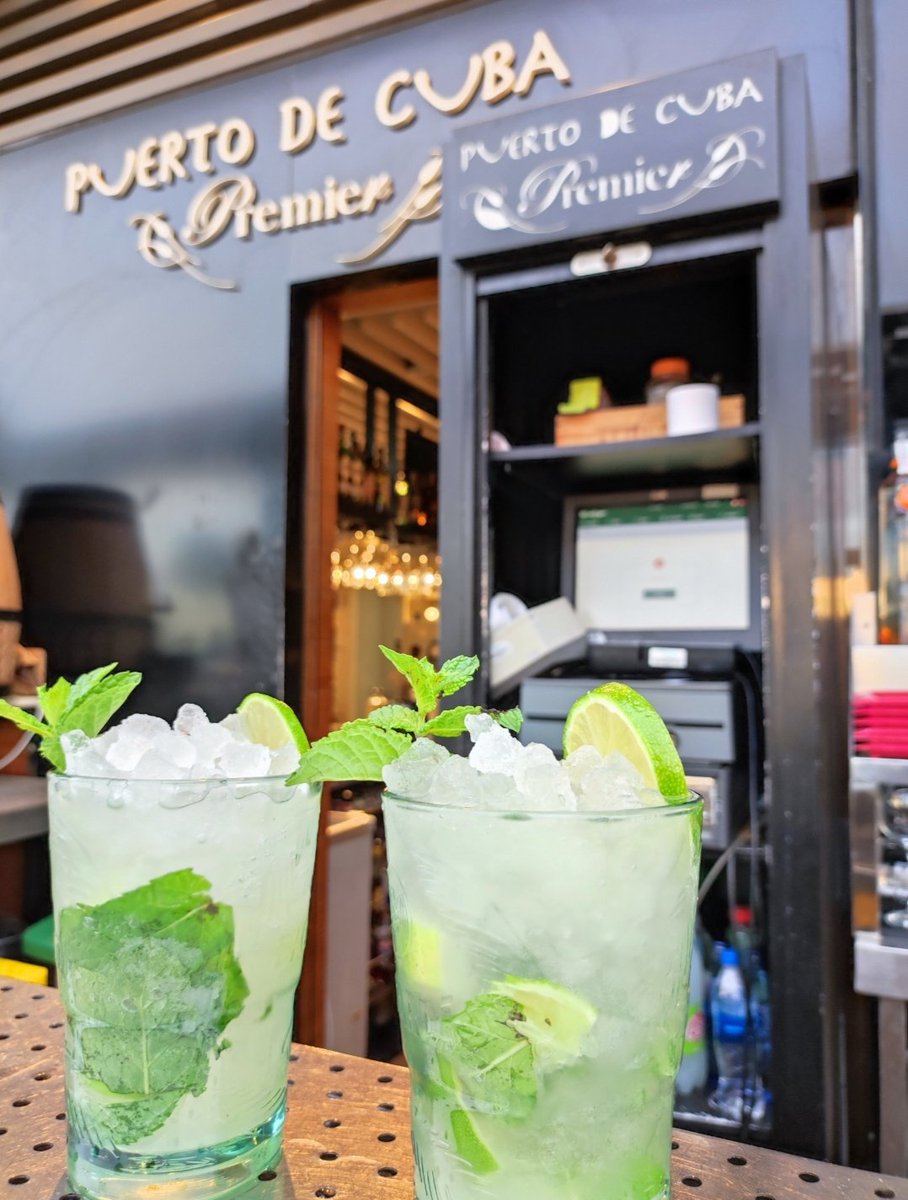 PuertoDeCuba's tweet photo. Las noches de primavera son noches de mojitos 🍸🍸
¿Por qué no vienes a probarlos? 😏
➡️ Pregunta por nuestra carta de cócteles, no te dejará indiferente.
⏲️Abrimos de 10:00 a 01:00.
📌Estamos en la Terraza Gourmet Experience de El Corte Inglés del Duque.
¡Te esperamos!
#bares https://t.co/ZMLTcHjmw8