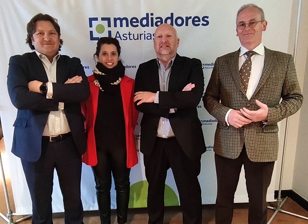 Primera toma de contacto del nuevo director territorial Oeste de #AXA, Francisco J. Parra, con los representantes de #MediadoresAsturias para dar continuidad a la #colaboración y a la línea de #comunicación que siempre ha habido entre ambas entidades. 

ℹ️ mediadoresdesegurosasturias.com/el-colegio-de-…