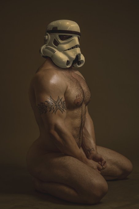 May the 4th be with you&hellip;  And you can check out the helmet of this Man-dong-lorian at his home base https://t<a href="/tag/boytoy"class="tags"><span>#boytoy</span></a>