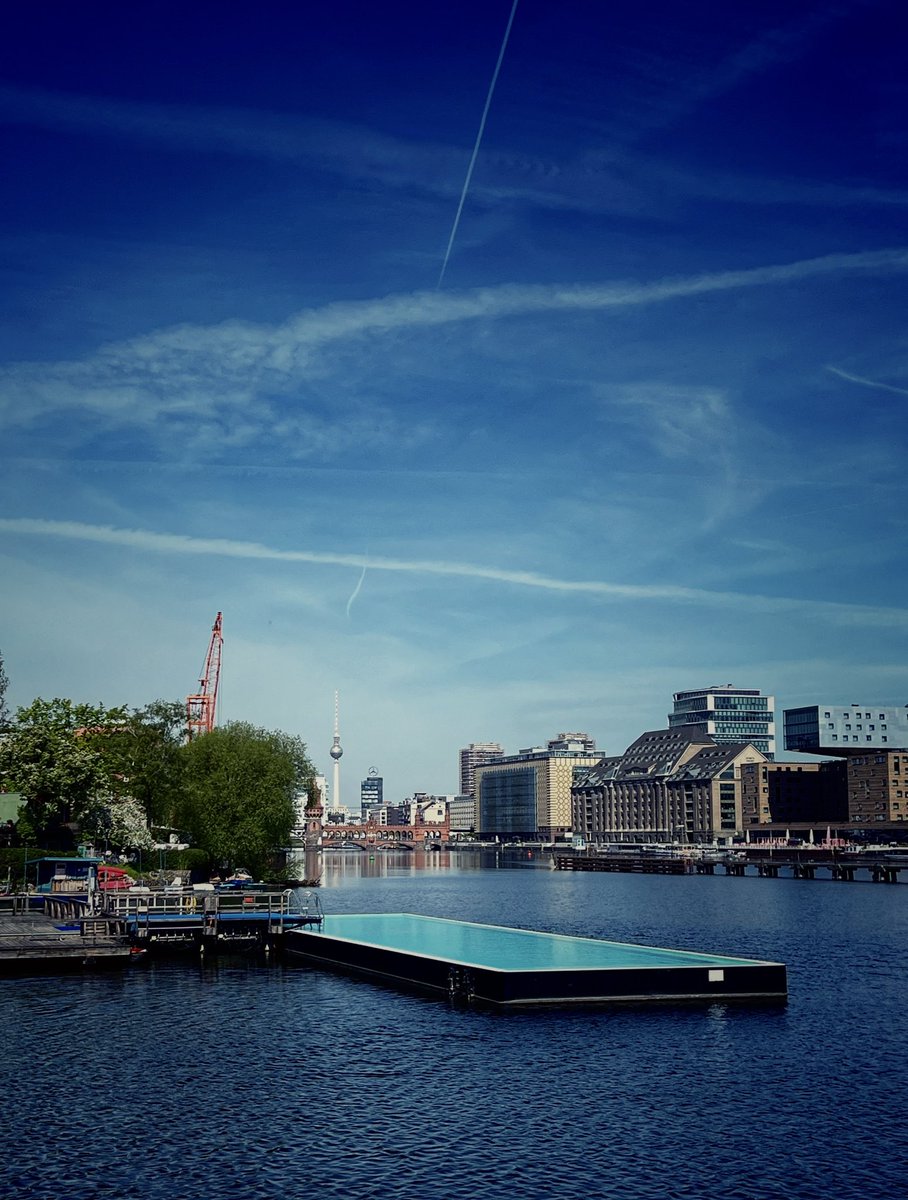visitberlin's tweet photo. 👋🏽 😘 

#visitberlin #berlin https://t.co/2tTDMOy9WE
