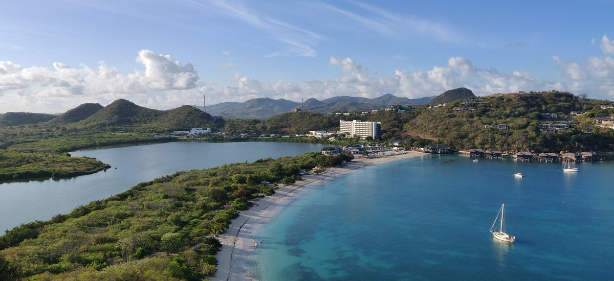 Good morning from the Royalton Antigua! 😍 Final day here so I went hiking to the fort overlooking the resort. Well worth it!

#anufamtour2023 #loveantiguabarbuda #yourspaceinthesun #YourOwnSpace #caribbean  #YourSpaceInTheSun #AntiguaBarbuda #iflycaribbeanairlines