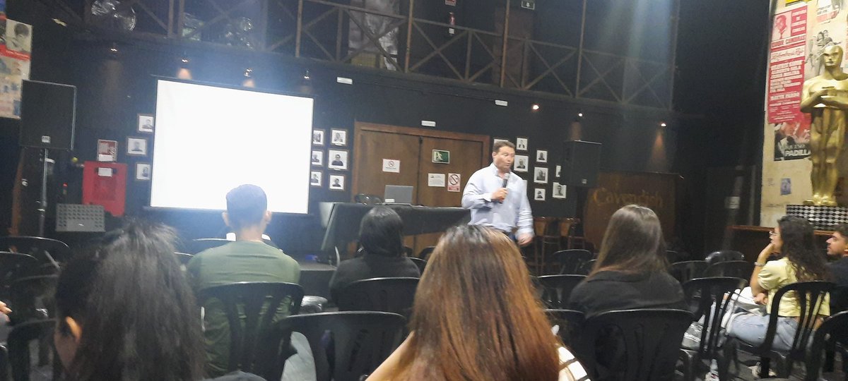 Cristóbal Simón tweet media