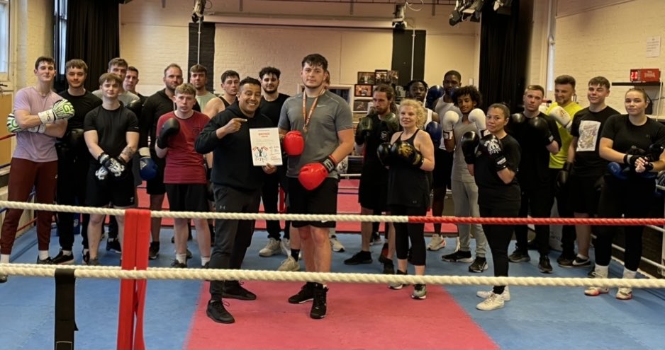 BoxingAwards's tweet photo. Lots of young people doing well with #boxingawards Not only building confidence and courage but also gaining educational qualifications, whilst keeping fit and healthy. #hop #communityboxingclub #noncontactboxingprogram #teamworkmakesthedreamwork #dontthinkyoucanknowyoucan 👊🏾💥 https://t.co/5NpEfSRMw5