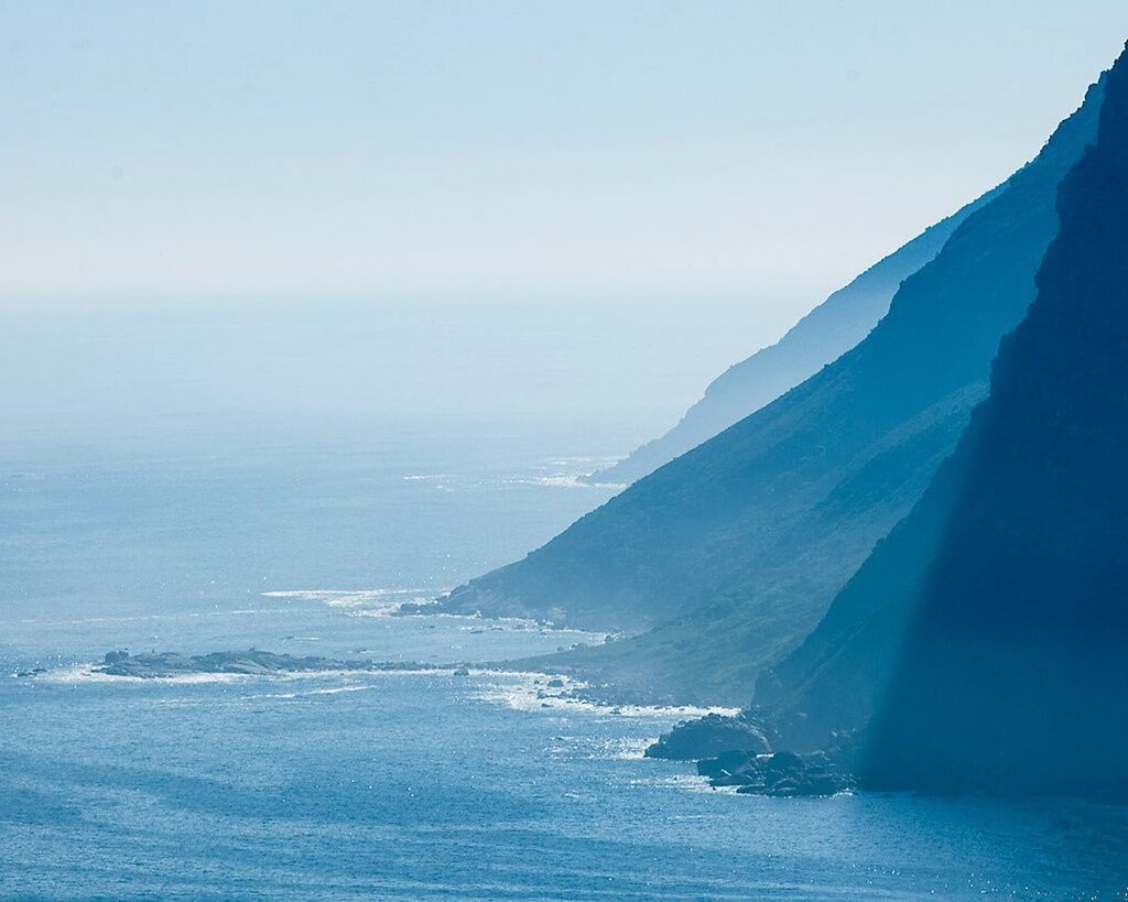 rovinglight's tweet photo. The Blurring of Light &amp; Lines

#travel #throwbackthursday #southafrica #capetown #westerncape #houtbay #lighting #wanderer #rovinglight https://t.co/Rzwe9X2jB1 https://t.co/RAFVfduGu8