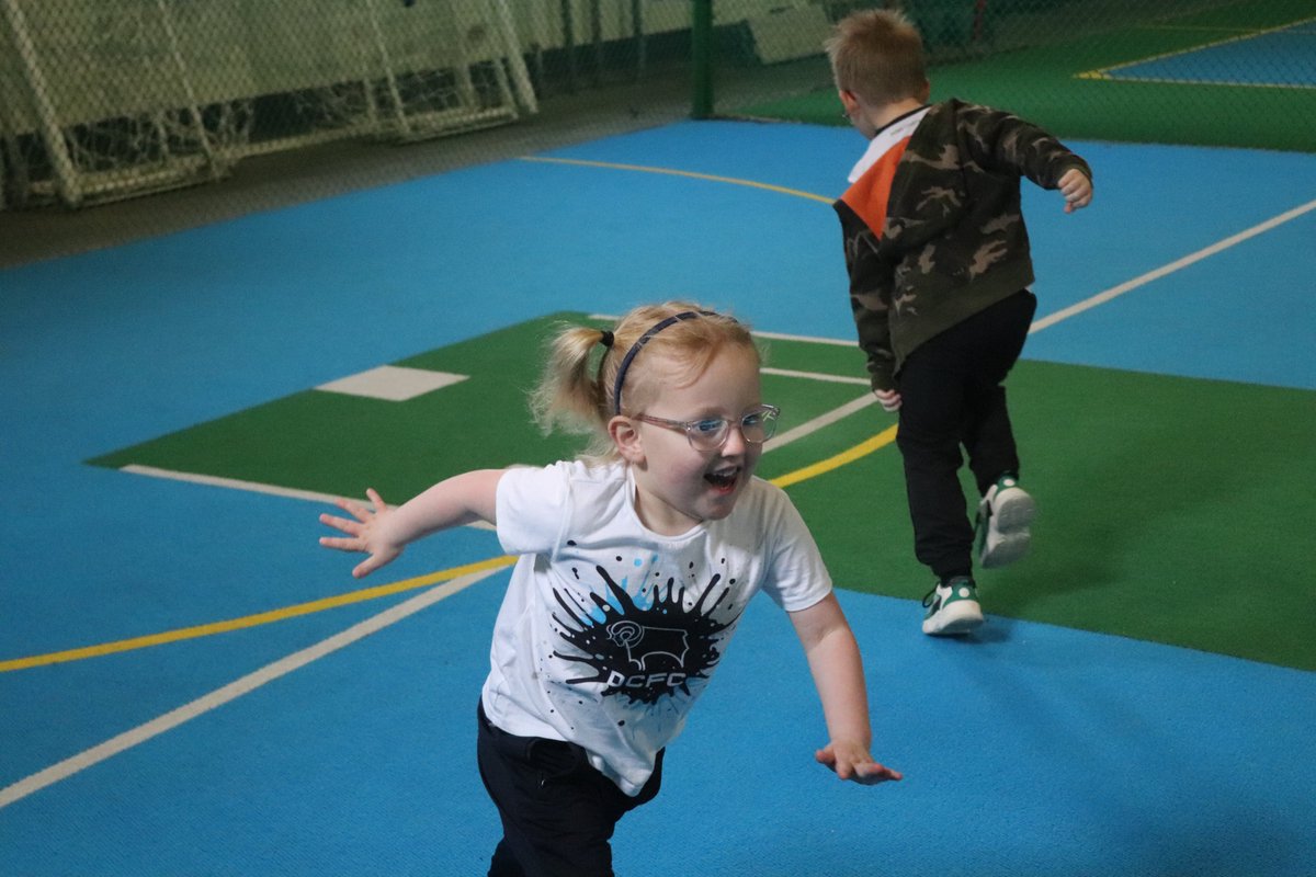 DCCTOfficial's tweet photo. It was all smiles this morning at our #FAShootingStars Active Play session π
We were using different well known stories to engage our schools in a variety of physical activities π
@YouthSportTrust @BarclaysFooty #LetGirlsPlay #GirlsFootballInSchools https://t.co/SpIUpYtlje