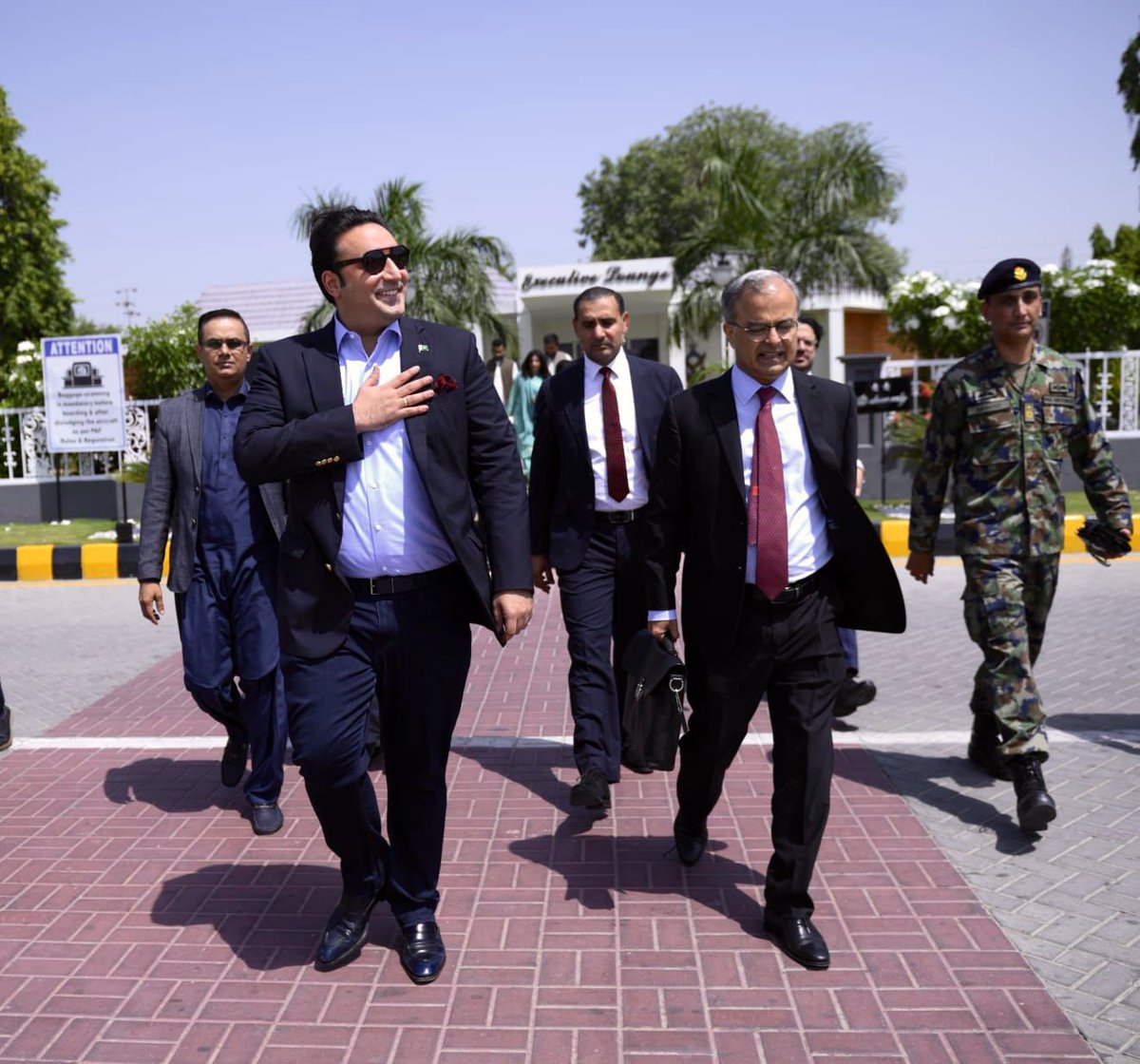 #SCOMeeting: #Pakistan Foreign Minister #BilawalBhuttoZardari arrives in #Goa

 risingkashmir.com/sco-meeting-pa…