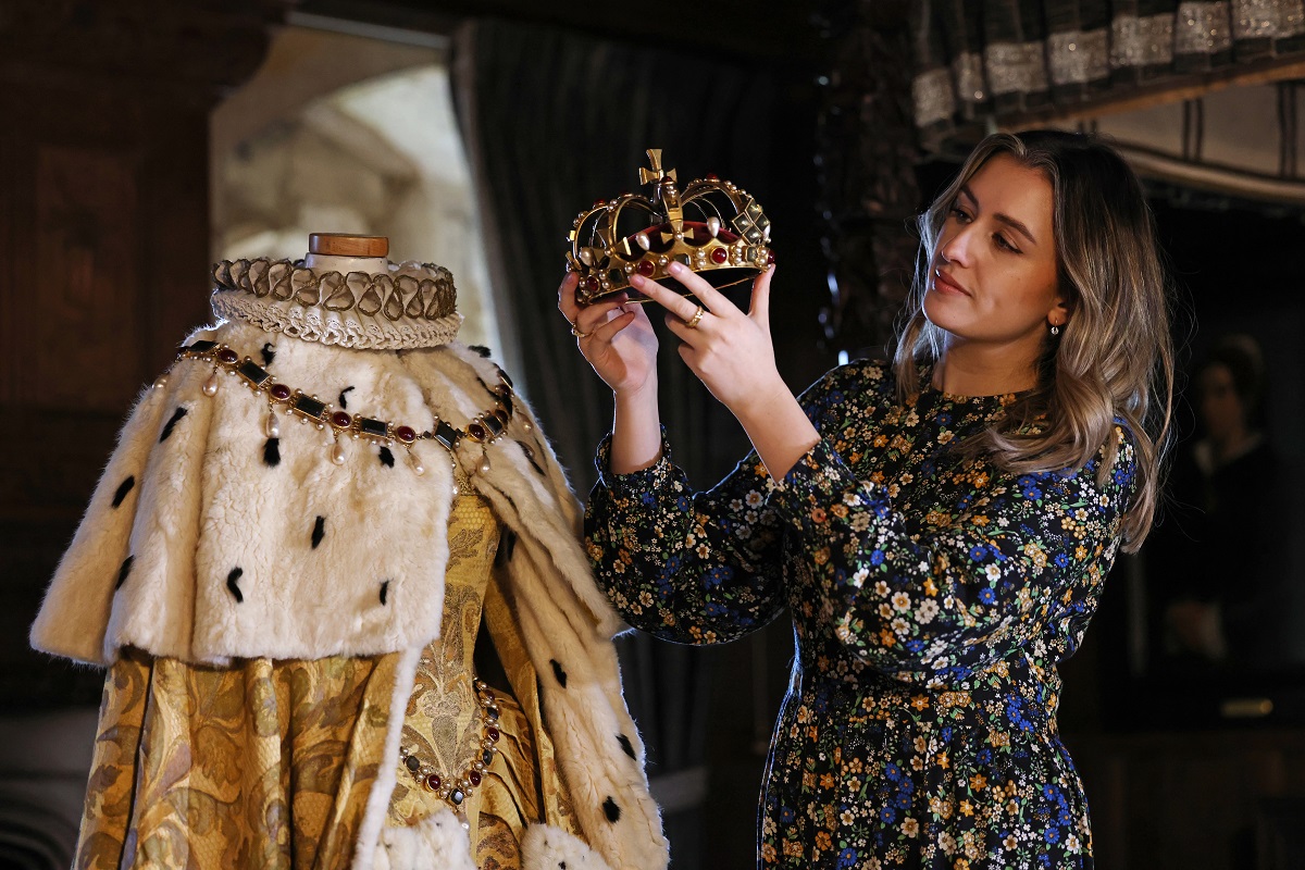 hevercastle's tweet photo. Continue the Coronation celebrations at Hever Castle this Bank Holiday weekend. 👑

Your little ones can get creative &amp; decorate their own crown or shield in a workshop, plus if you head into the Castle you can learn more about former queens, Catherine of Aragon &amp; Anne Boleyn. https://t.co/vAdynPTA3q