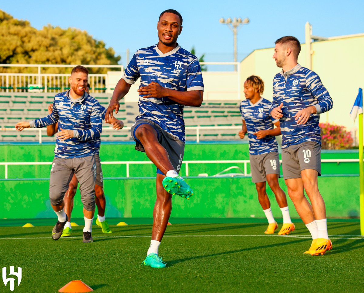 Alhilal_EN's tweet photo. ⚽️ Ball work and fitness 🏃🏻‍♂️
#AlHilal 💙 https://t.co/YdfhPzswOm