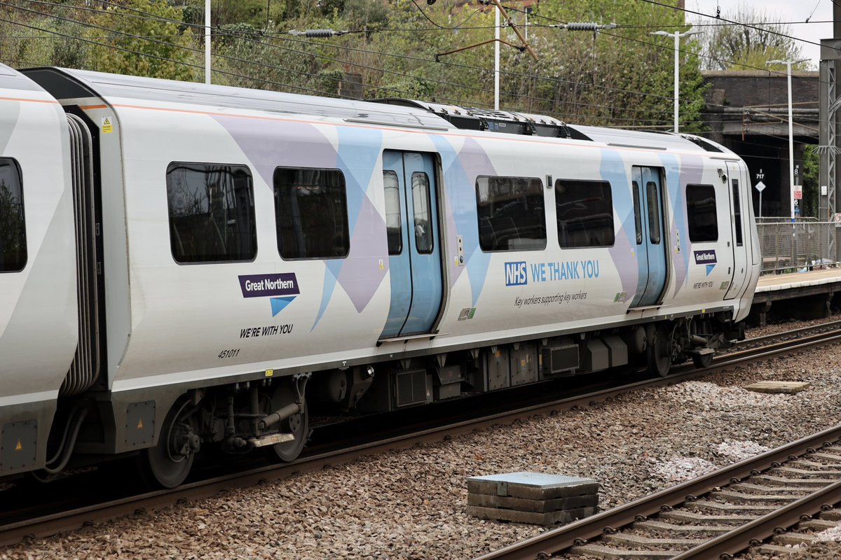 brownandrew15's tweet image. Great Northern’s 717011 in NHS/Key Worker livery arrives at #AlexandraPalace on 21/04. #Class717
