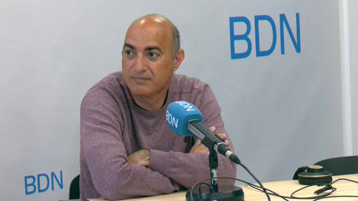 BadalonaMati's tweet photo. 🗣️ @DGallegoJ, president de la @ugebadalona: "De 80, ja només ens queden 8 tanques petites". Diu que l'altòmetre no funciona i saltar al matalàs d'alçada comença a ser un perill. Demanen l'aprovació urgent del pressupost per la renovació de les pistes. #Badalona @bdncom https://t.co/0F9RFacv6G