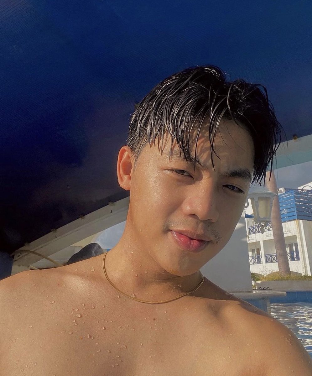 gracefully_seth's tweet photo. Don’t mind my resting beach face.

ANG HOT MO BENEDIX https://t.co/4wpCxQ2FvE
