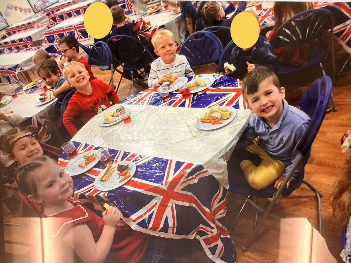 Coronation lunch time 🇬🇧♥️ <a href="/KingswoodParksP/">Kingswood Parks Primary School</a> <a href="/HumberEdTrust/">Humber Education Trust</a>