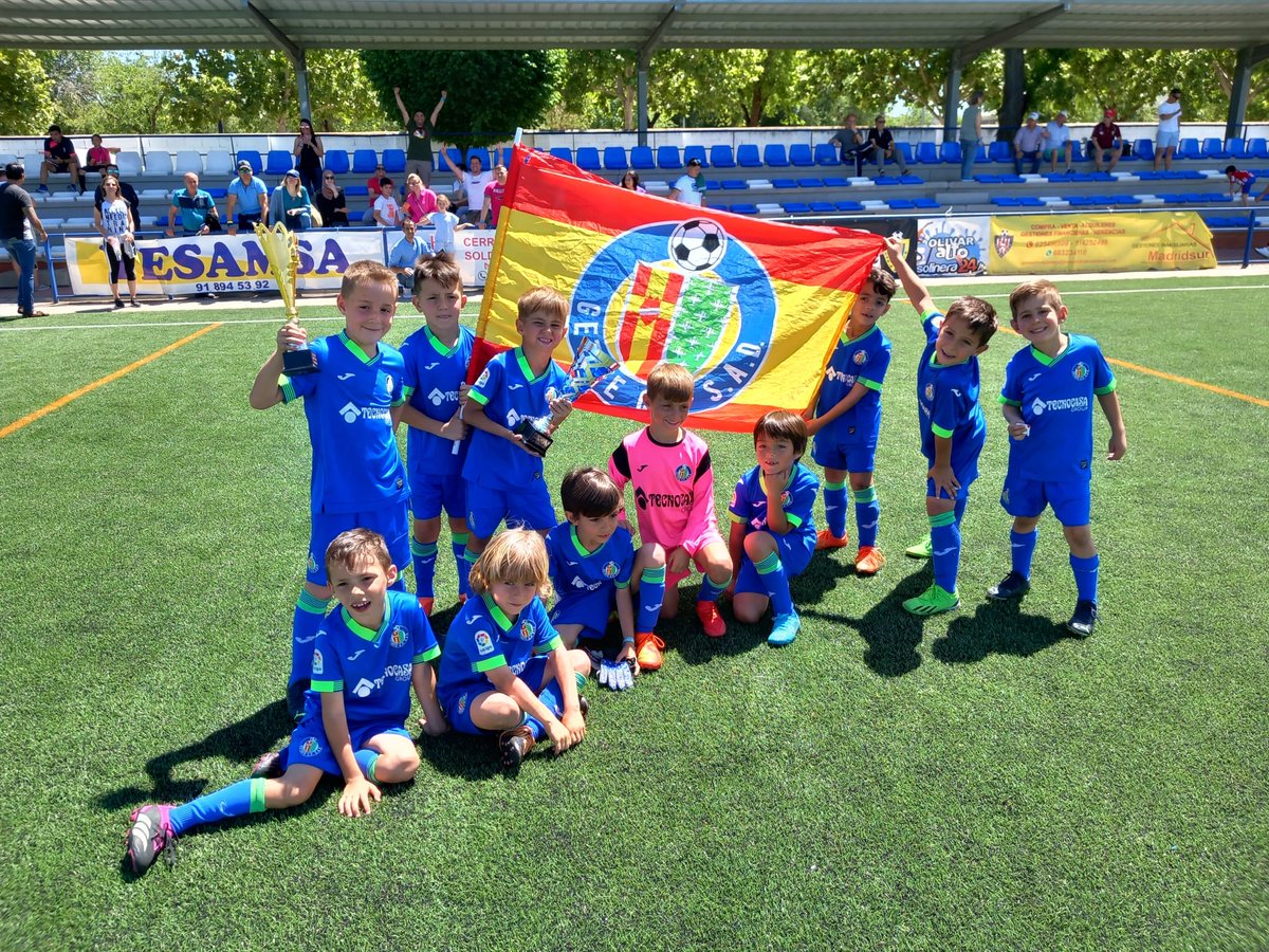 LaBaseGTF's tweet image. ¡Nuestra escuela sigue dando guerra! 💪🥇y ha aprovechado el parón del puente de mayo para disfrutar de diferentes torneos ⚽

#VamosEscuelaGTF