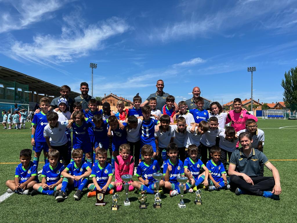 LaBaseGTF's tweet image. ¡Nuestra escuela sigue dando guerra! 💪🥇y ha aprovechado el parón del puente de mayo para disfrutar de diferentes torneos ⚽

#VamosEscuelaGTF