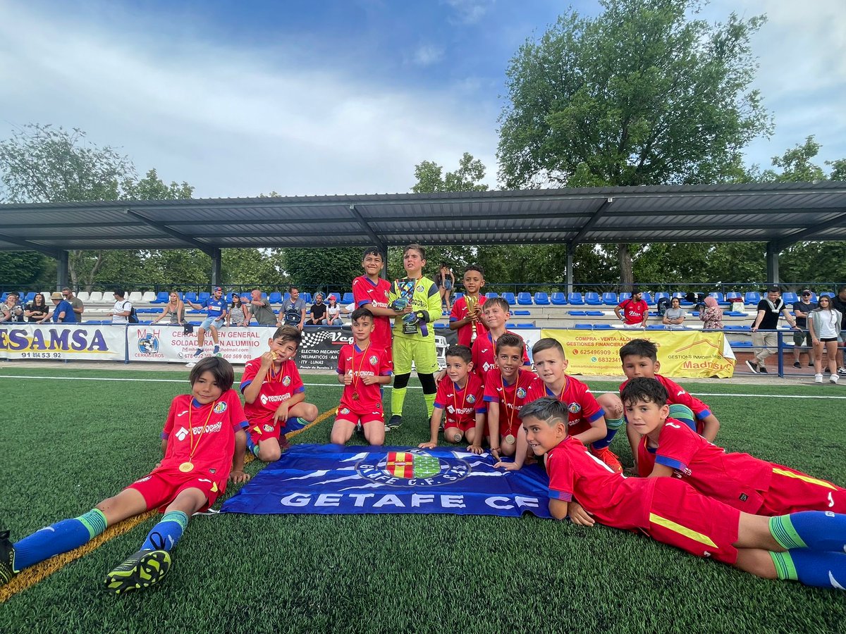 LaBaseGTF's tweet image. ¡Nuestra escuela sigue dando guerra! 💪🥇y ha aprovechado el parón del puente de mayo para disfrutar de diferentes torneos ⚽

#VamosEscuelaGTF