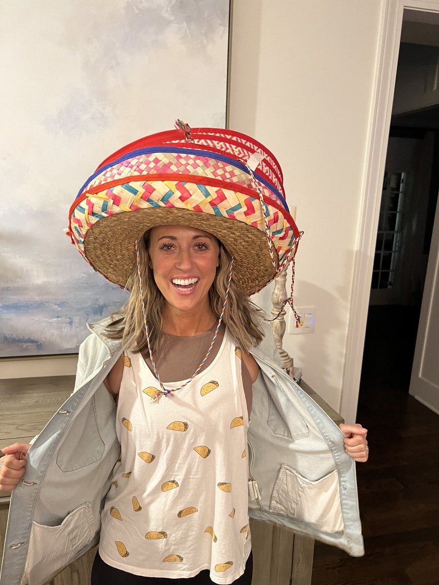 carriebobb's tweet photo. This is how @FlannCasey showed up last night to our happy hour. We didn’t have any fun at all…

@mbalexan @Allison_S_Weiss @deenazRE @FoundryCRE 
#retwit #CREchat #itspersonal https://t.co/K5K7nb008A
