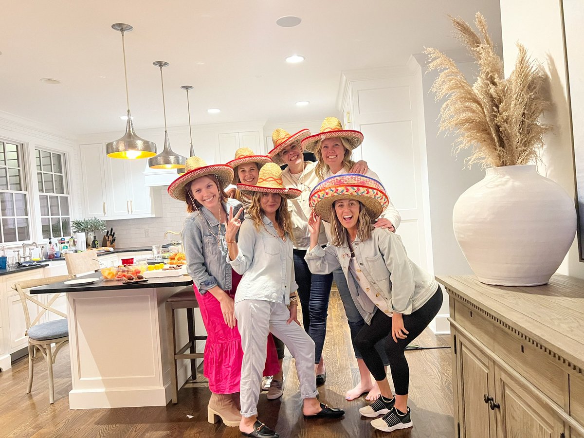 carriebobb's tweet photo. This is how @FlannCasey showed up last night to our happy hour. We didn’t have any fun at all…

@mbalexan @Allison_S_Weiss @deenazRE @FoundryCRE 
#retwit #CREchat #itspersonal https://t.co/K5K7nb008A