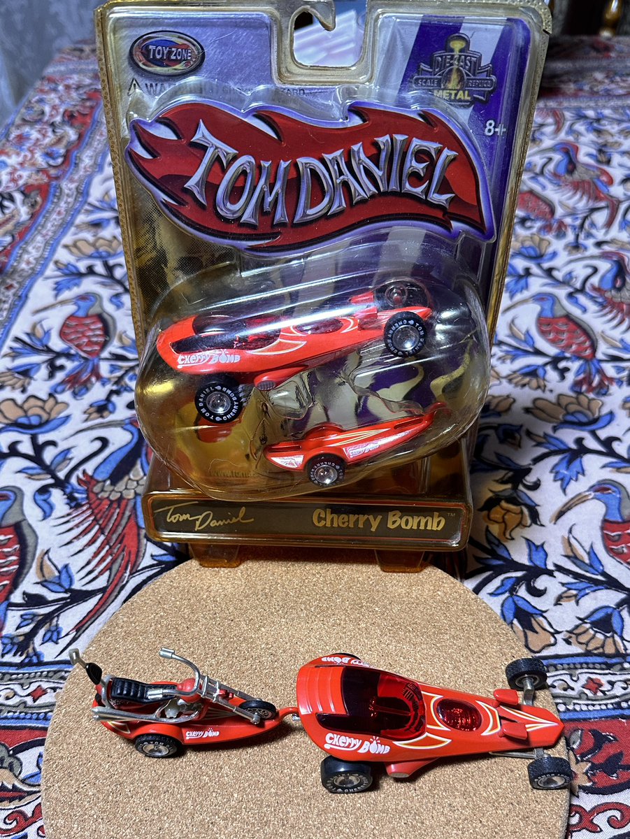 sallyrockbond's tweet photo. TOY ZONEの1/38〜40くらいのTOM DANIEL作のチェリーボム🍒
販売されてた当時、オクで購入した時にバイクの入ってないエラー品を買ってしまってました😢
10数年の時を経て、やっとルース品を入手😄
#ミニカー
#hotrod
#toyzone
#tomdaniel
#Cherrybomb https://t.co/pgKmMLebaE