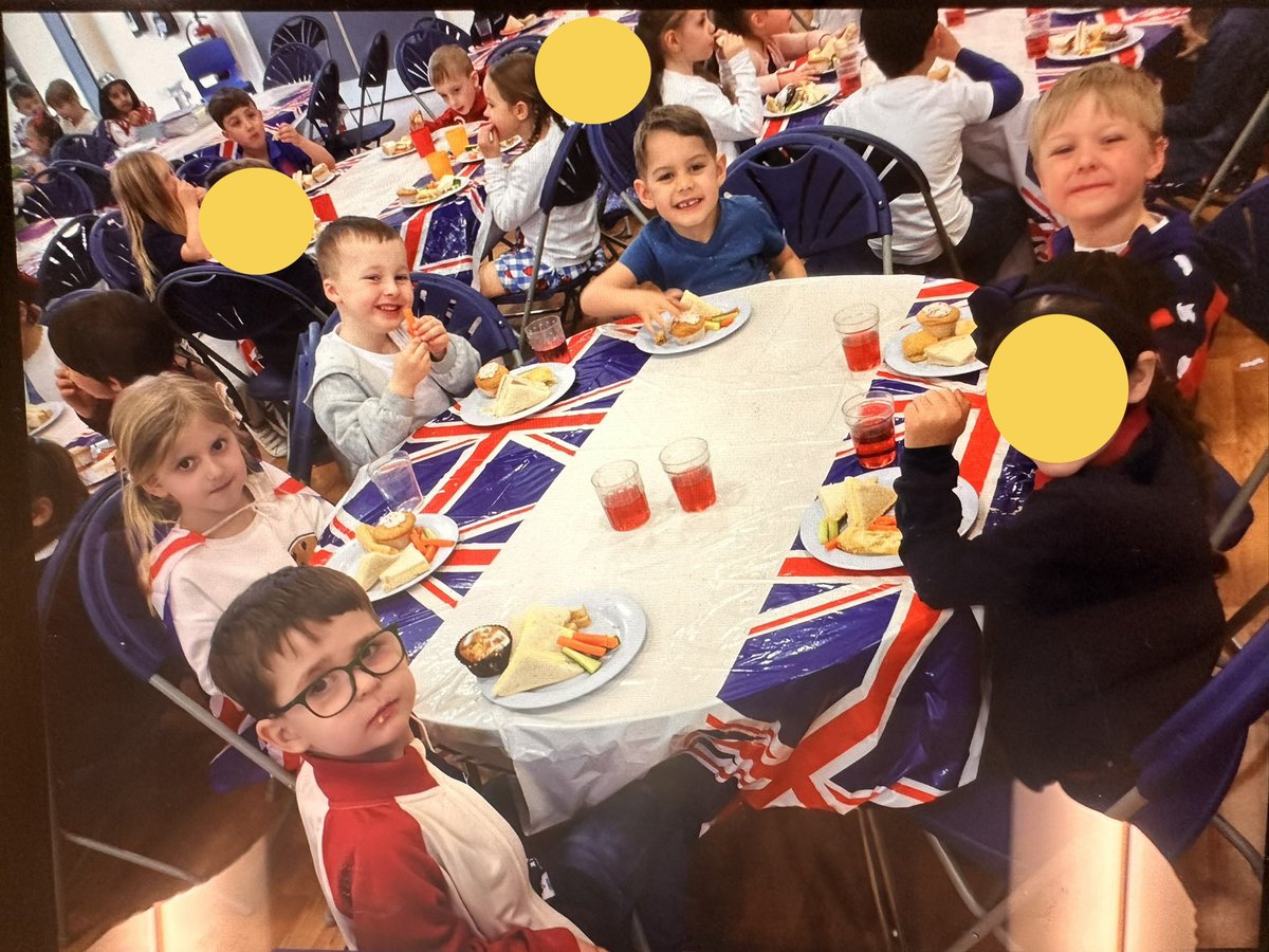 Coronation lunch time 🇬🇧❤️ <a href="/KingswoodParksP/">Kingswood Parks Primary School</a> <a href="/HumberEdTrust/">Humber Education Trust</a>