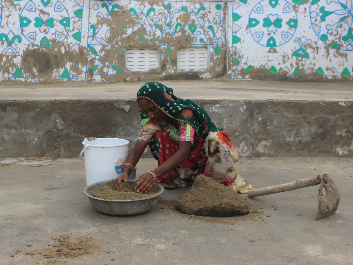 memerakisocial's tweet photo. Discover Lippan Art - Mud Houses, Mud Art! 🏠🎨💫 Check out our latest blog on Lipayi 101: A Guide for Beginners on MeMeraki. 📖👀 Learn about India's unbroken tradition of architecture and the art of mud. 🔍💻👉 https://t.co/YUuQ8TX85x #lippan #mudart #indian #MeMeraki #Art https://t.co/IT8ZGHlHR5