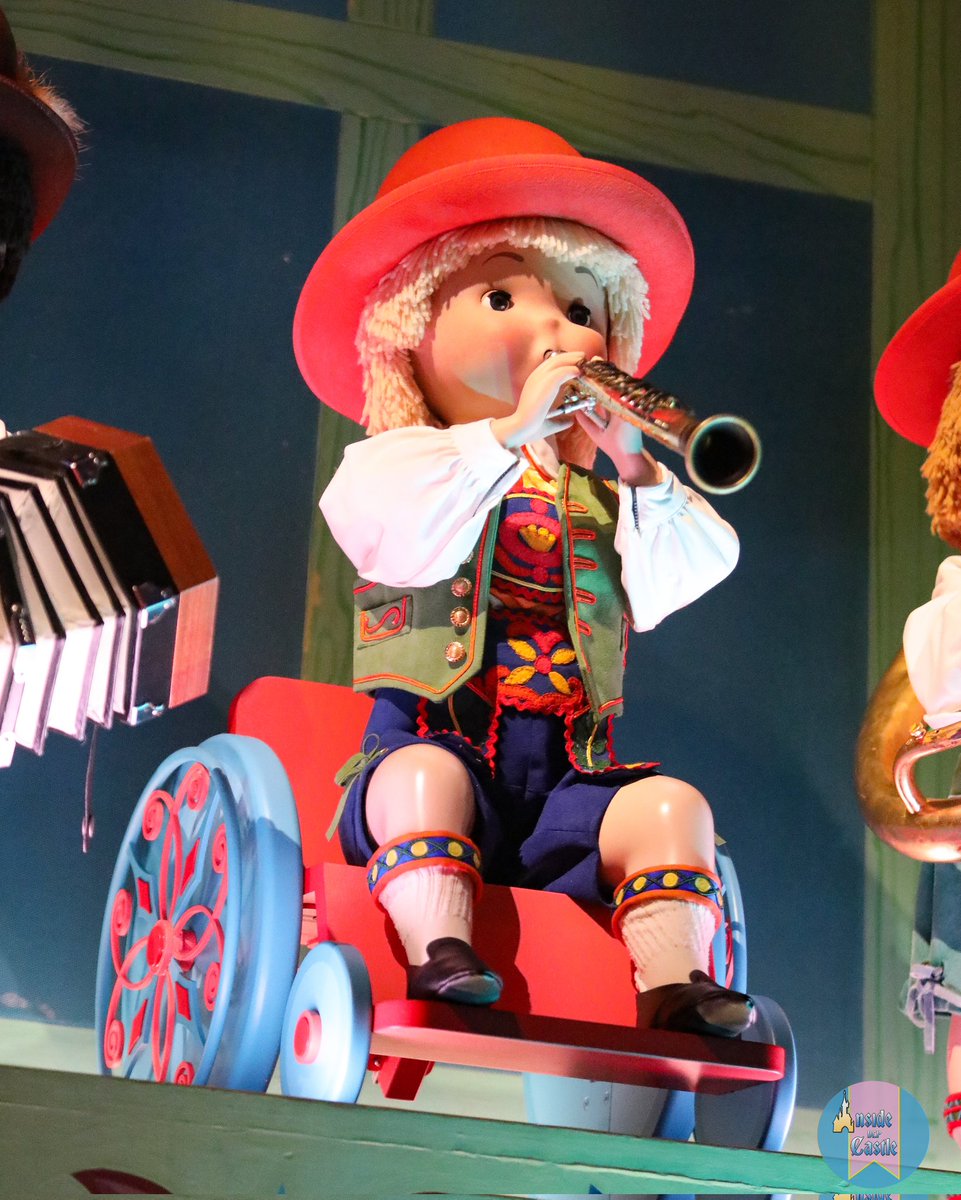 InsideDlpCastle's tweet photo. 🌏 Dans l'attraction "It's a Small World" certaines poupées sont désormais en fauteuil roulant ♿️ https://t.co/Hw1roaeI2d