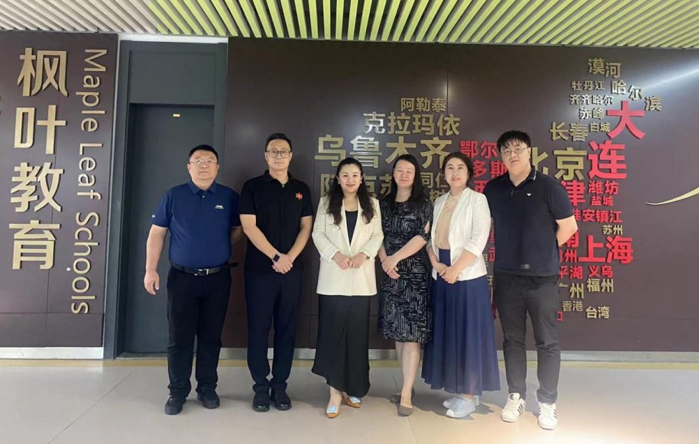 TeachMapleLeaf's tweet photo. We are so proud that representatives from the University of Nottingham visited the Shenzhen Campus and fully acknowledged the innovation and significance of the Maple Leaf World School Programme (MLWSP). @TeachMapleLeaf
#mlwsp #mapleleafworldschoolprogram #mles https://t.co/FWVDry9r74