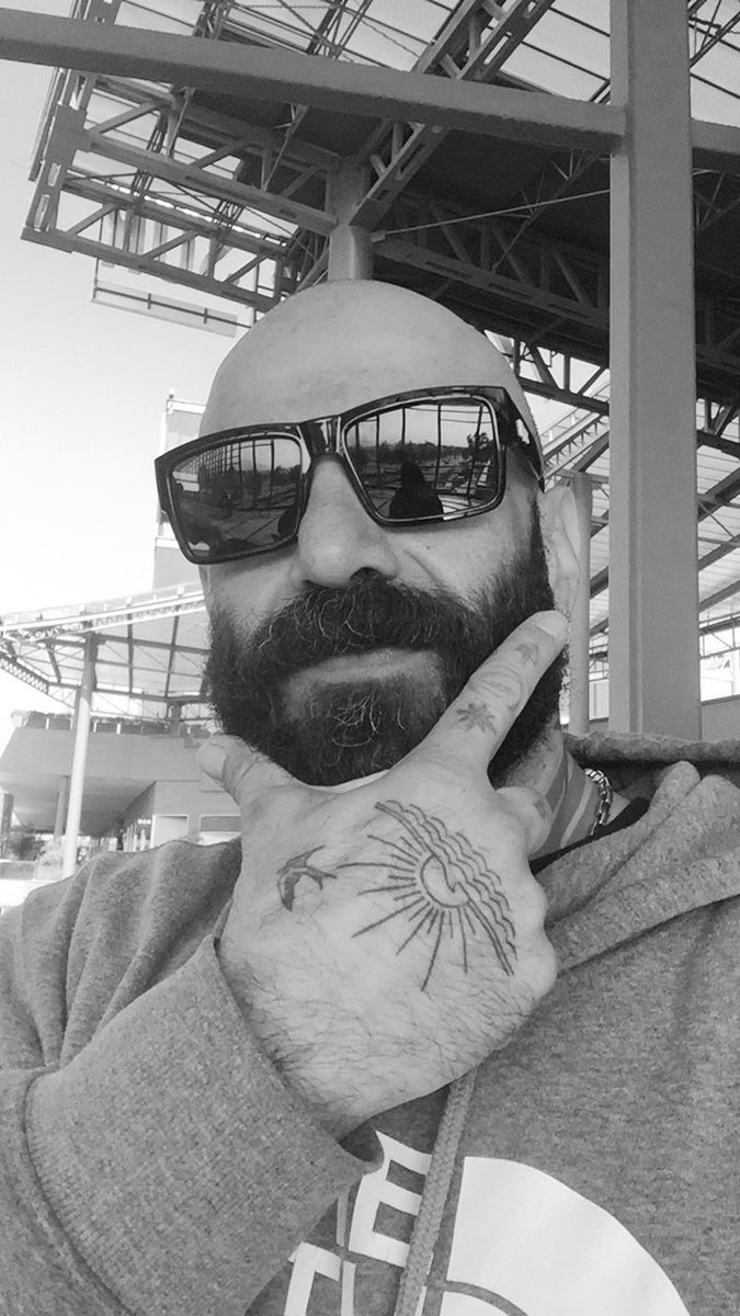 KEONIDAS's tweet image. Sera prudente rayarme la cara