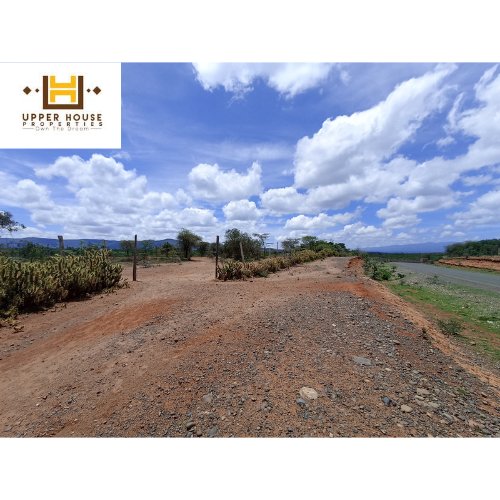 uhproperties_ke's tweet photo. Prime 5 acres within a 20 minutes drive from Nanyuki cbd off Nanyuki-Rumuruti road (Kariunga) for sale at 2.5M/acre. Features a river &amp; tarmac frontage. call 📞 0741770767 for viewing arrangements.
.
.
#landinlaikipia #landforsalenanyuki #nanyukipropertyagents #nanyukilandforsale https://t.co/aTHSejaiYe