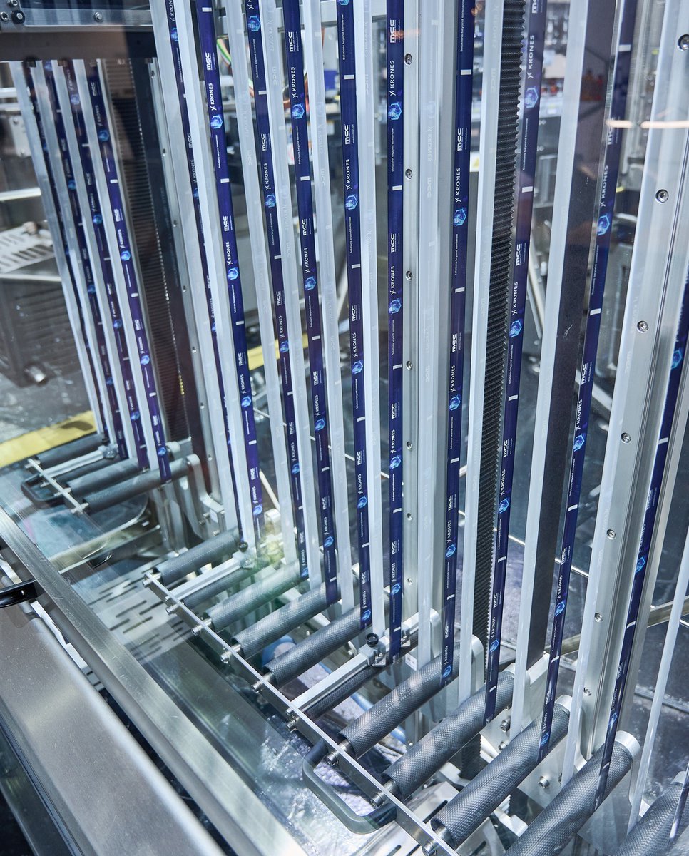 KronesAG's tweet photo. New generation!π€©π Its efficiency sets new standards. Our #Contiform has been given a whole series of new features and optimisations. Be it in terms of flexibility, hygiene, user-friendliness or digitalization. Convince yourselves. β¬οΈ #Krones #KronesAG #GermanBlingBling https://t.co/XB1MBLOHsk