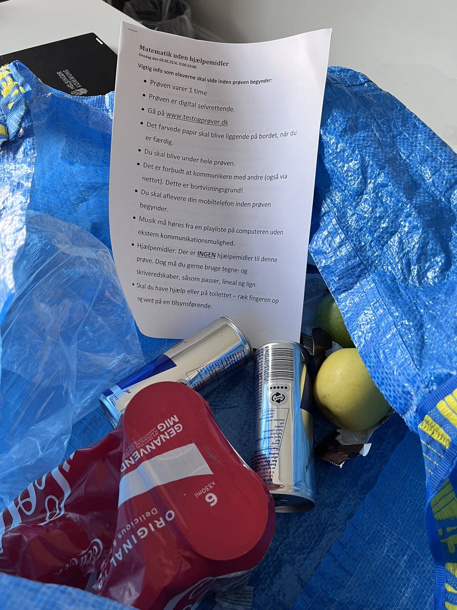 FlemmingWLicht's tweet photo. Eksamen i Helsingung. Det er ikke en selvfølge for vores unge i Dagteamet at blive mødt med omsorg. Du præsterer bedre. Vi krydser fingre. Det at give de unge en snack er utroligt vigtigt - det giver bedre forudsætninger for en god karakter;-) 
#udsatte #misbrug #eksamen #dkpol https://t.co/Wv1rnBEbVc