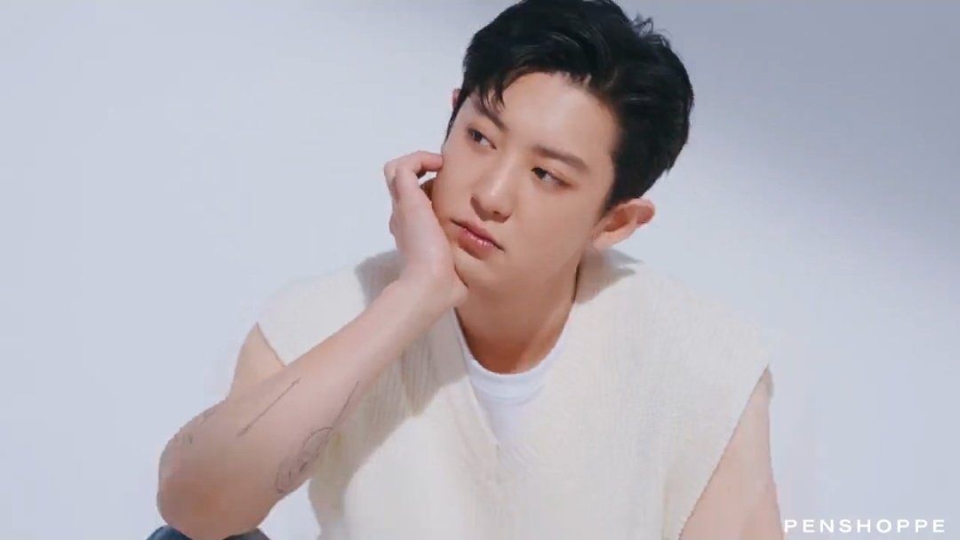 hourly chanyeol tweet media