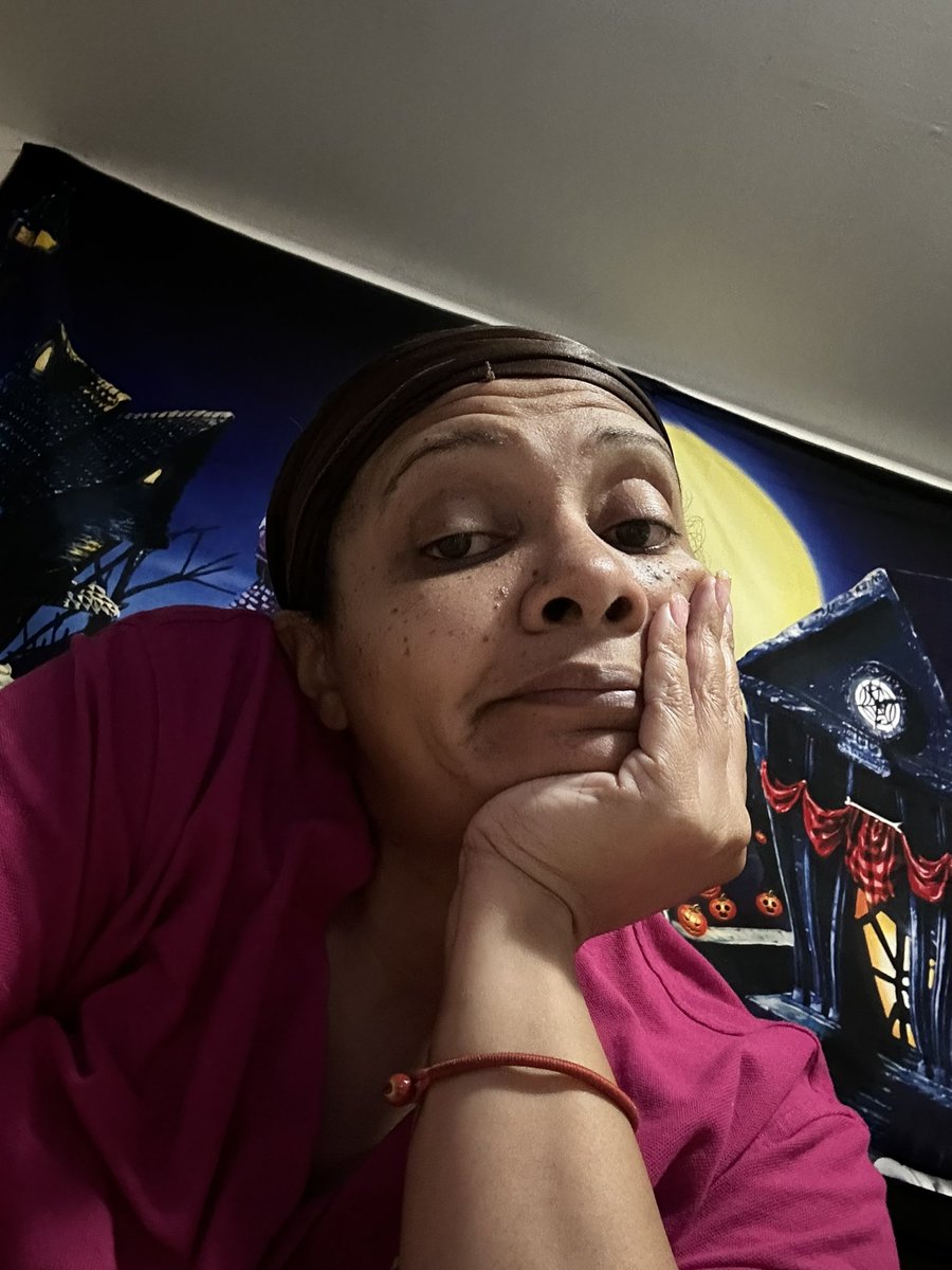 Onlyhereforfu11's tweet image. The problem with staying up late, I’m tired during the day. The problem with laying down at 9:30 relaxing, I’m wide awake at 2:00am. It’s a vicious cycle…. Aren’t my nails cute?! #squirrel #norestfortheweary #hotcold #tired #tvsurfing