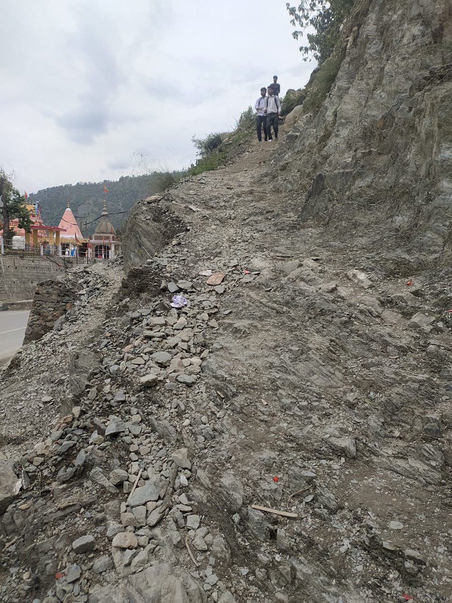 AshanOffical's tweet photo. So you are requested to fix this path as soon as possible and end the problems of students and public.
@dcramban @GDCRamban @DIPRRambandic @OfficeOfLGJandK @sahilabbass_ https://t.co/RWfzQXxXl5